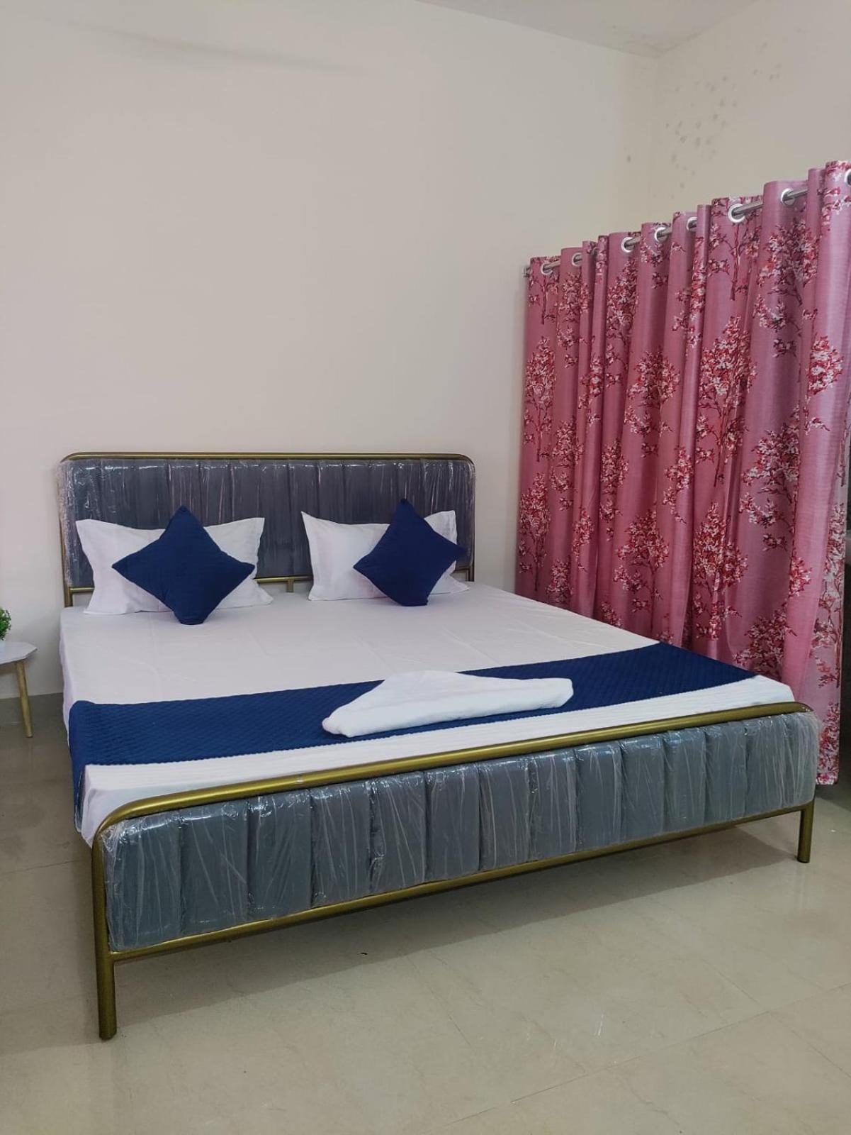 Niyati's Nest Near Airport Homestay