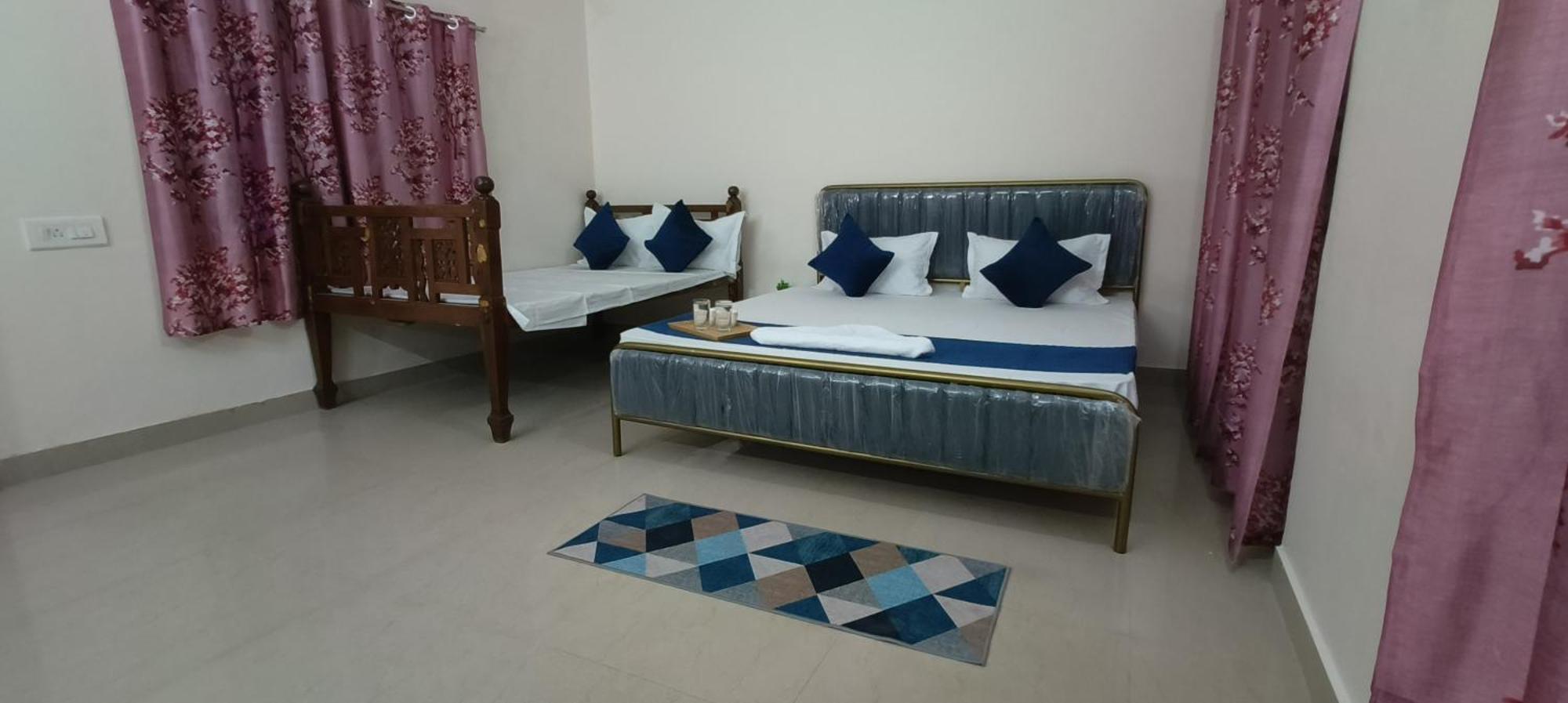 Niyati's Nest Near Airport Homestay